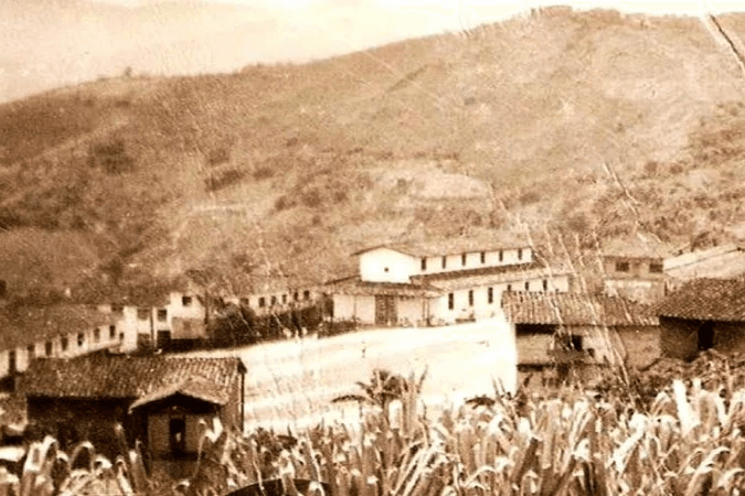 Muluncay Grande antiguo, vista histórica de la parroquia