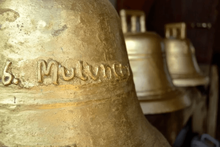 Campanas históricas de la iglesia de Muluncay Grande